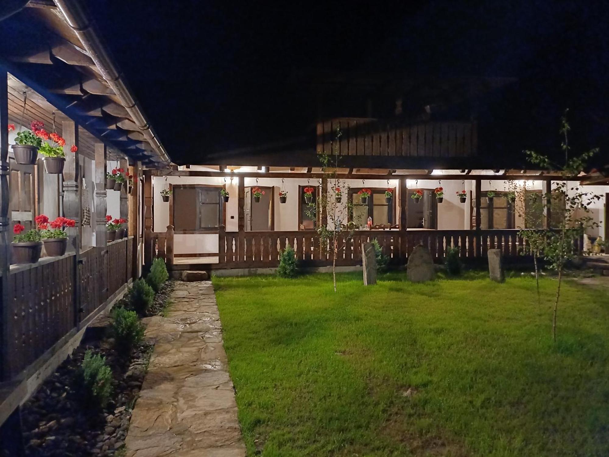 Casuta Din Valea Regilor Villa Gradistea de Munte Bagian luar foto